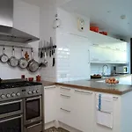 Stunning 5 Bed House With Private Garden